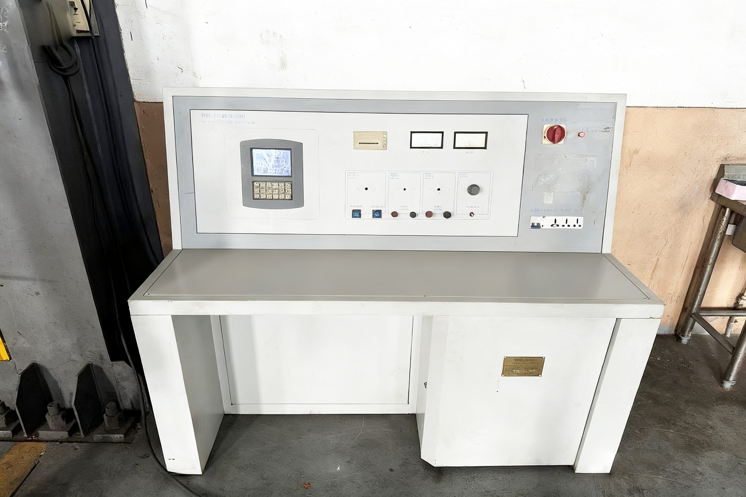 Комплексный испытательный стенд для электрооборудования ДЖ1-4