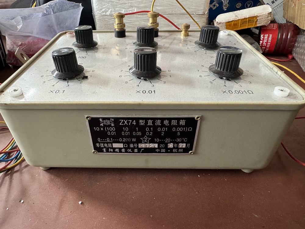 Коробка сопротивления постоянному току ZX74