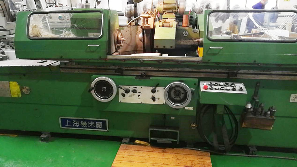 Универсальный внешний цилиндрический шлифовальный станок