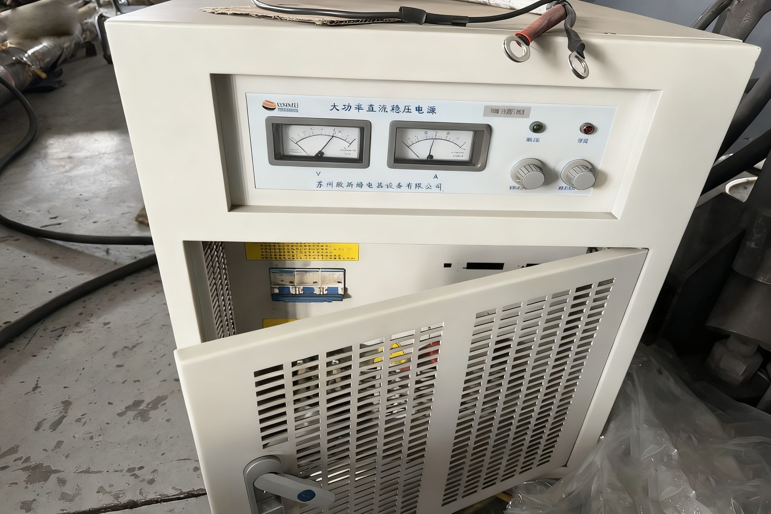 Высокомощный стабилизированный источник питания постоянного тока